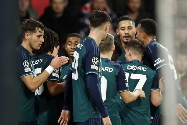 Grading Arsenal's players in the UEFA Champions League game, 1-1 draw with PSV, concluding the group stage: Player Ratings